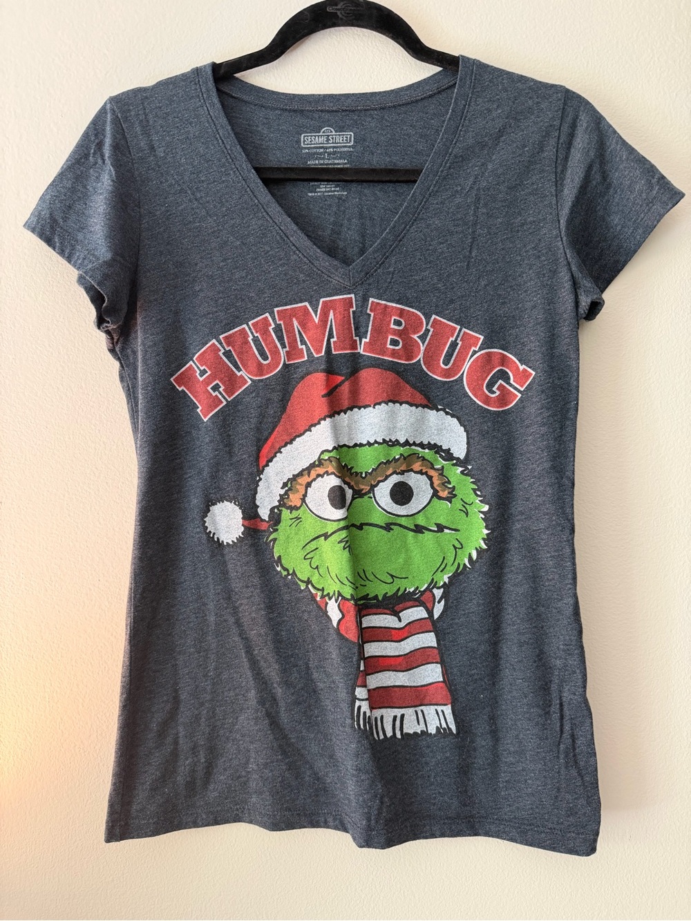 Sesame Street 'Humbug' Oscar The Grouch Holiday V‑Neck Tee